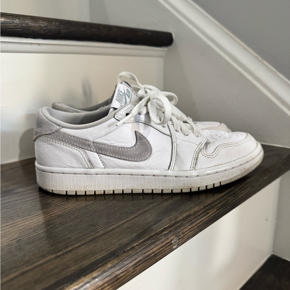 Nike Woman’s White Gray Leather Sneakers Size 8